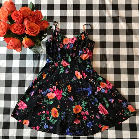 Old Navy Dresses & Skirts - Old Navy colorful floral summer dress in size M!